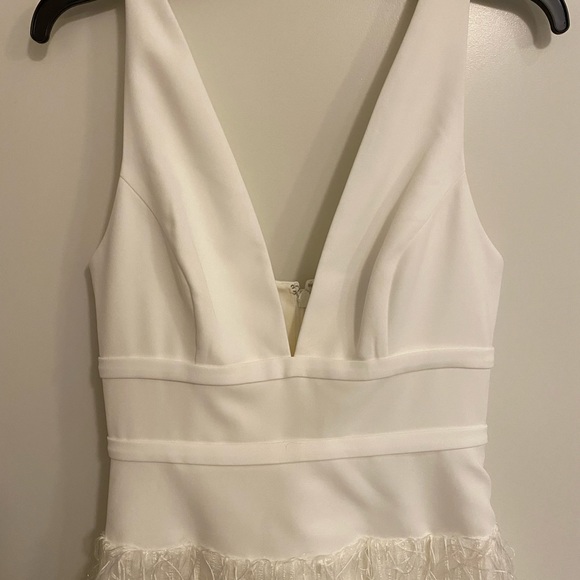 BRAND NEW BCBGMAXAZRIA Feathered Evening Dress | White | Size 2 (NEVER WORN) - Picture 3 of 8